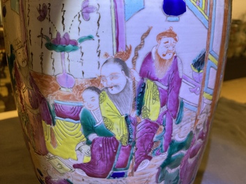 Trois vases en porcelaine de Chine famille rose, 19&egrave;me